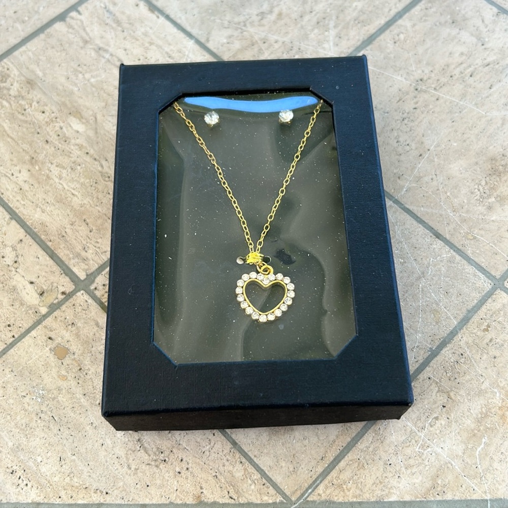 Heart Pendant Necklace diamond like Rhinestones with matching earrings